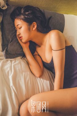 美女露着奶头光胸光屁屁动态图